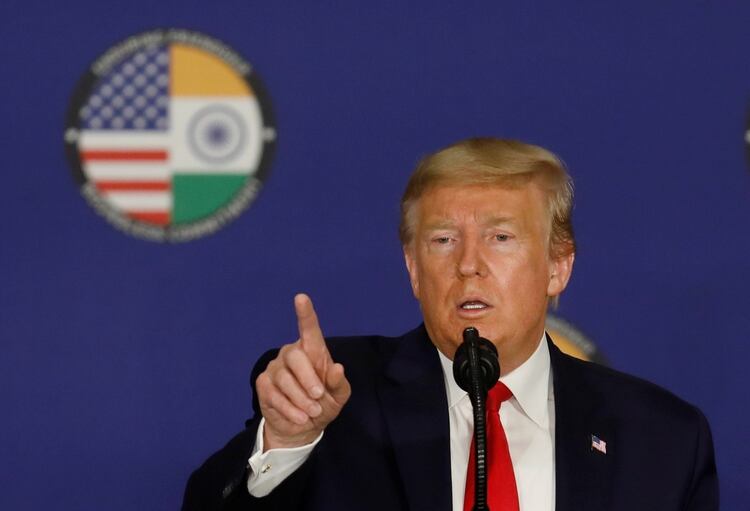 El presidente de los Estados Unidos Donald Trump habla durante una conferencia de prensa en Nueva Delhi, India, el 25 de febrero de 2020 (REUTERS/Adnan Abidi)