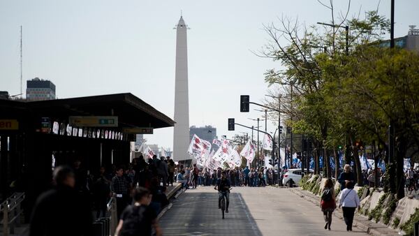 Los militantes se concentraron en el Obelisco y luego marcharon a Plaza de Mayo