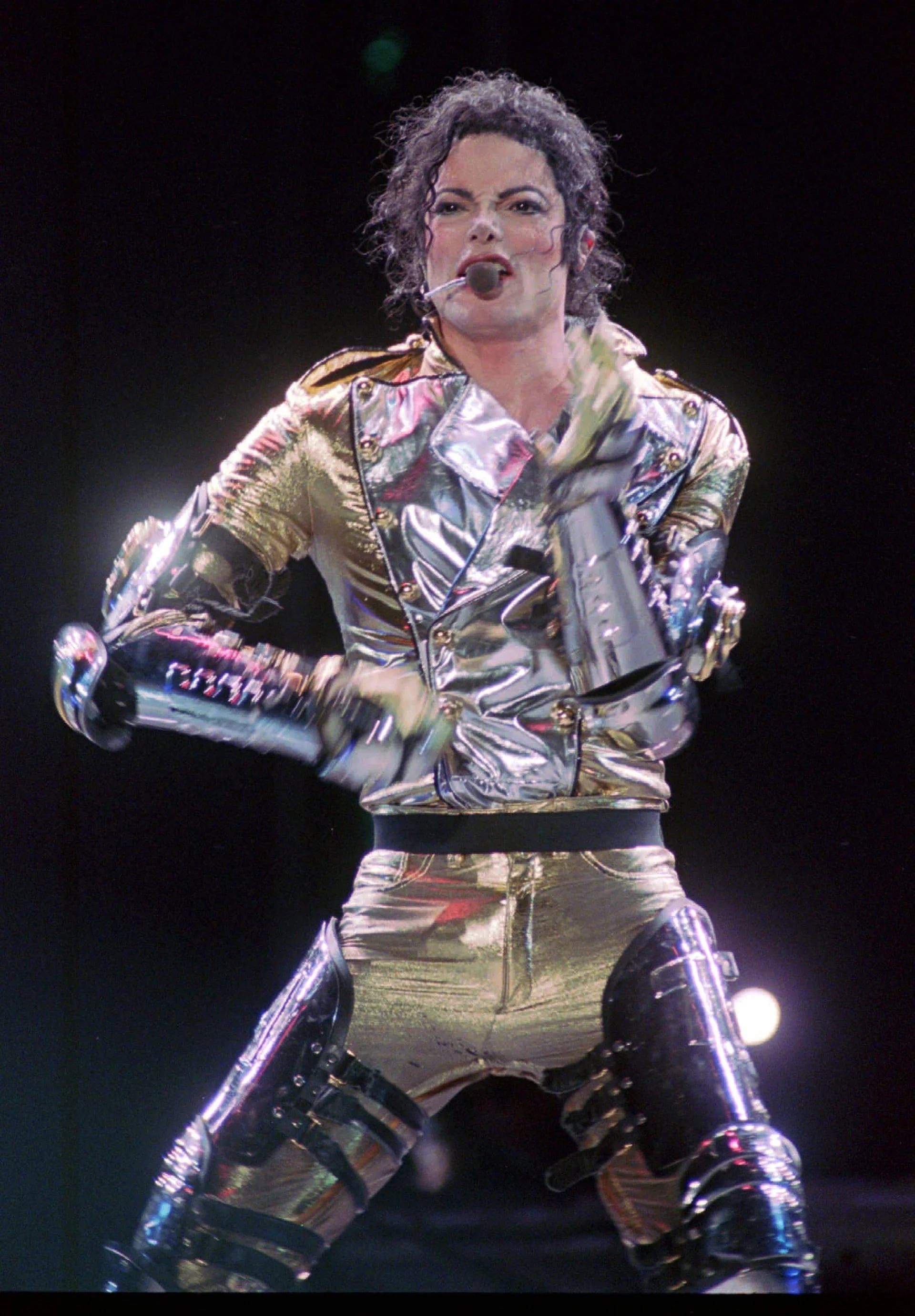 Michael Jackson cantando y bailando durante su concierto de Two Days Tour en Manila (Diciembre de 1996)