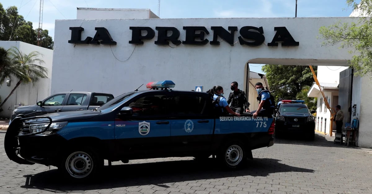 Nikaragua: Reżim Daniela Ortegi nasila obławę na media i więzi dwóch innych dziennikarzy-pracowników