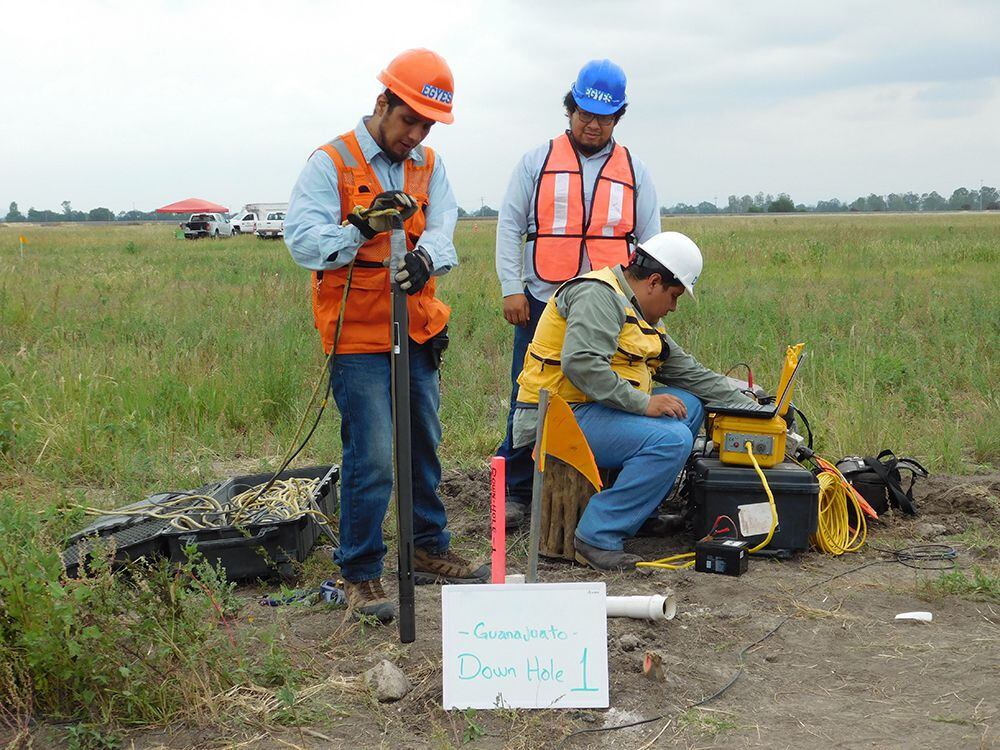 La UNSA en Arequipa es pionera en ofrecer la Ingeniería Geofísica en Perú, preparando profesionales para enfrentar los desafíos geológicos y ambientales con éxito y ofreciendo sueldos que reflejan su valor en el mercado laboral.Foto: EGYES