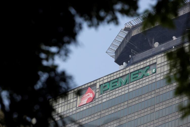 Otra de las medidas ser&aacute; la suspensi&oacute;n del programa de becas al extranjero y en el pa&iacute;s para los trabajadores de tiempo completo (Foto: Reuters/Daniel Becerril)