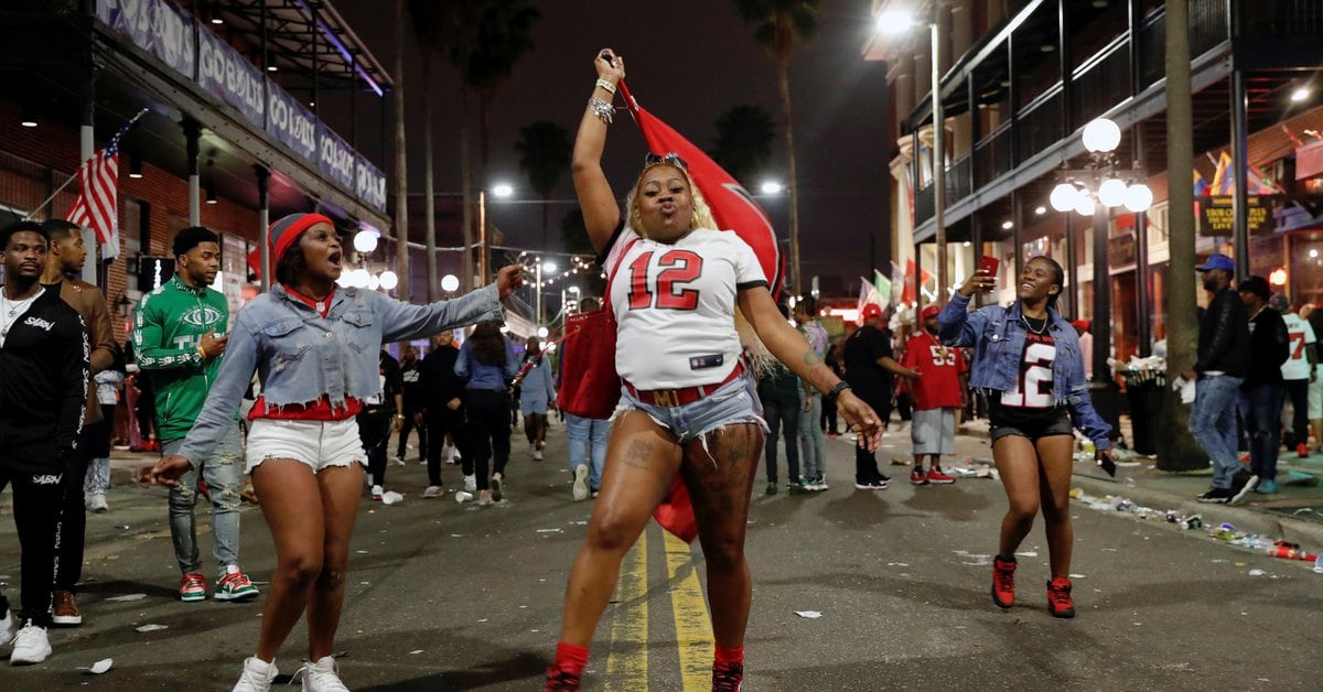 Advierten que Super Bowl podría haber sido un foco de contagio de COVID-19