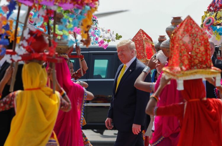 Trump inició su discurso declarando que había viajado 8.000 millas para llevar el mensaje de que “Estados Unidos ama a India, Estados Unidos respeta a India y Estados Unidos siempre será fiel y amigo fiel del pueblo indio” (Reuters)