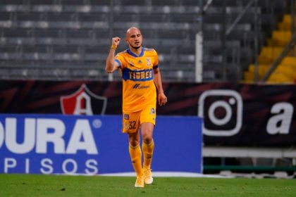 En la foto, el paraguayo Carlos González de los Tigres UANL.  (Foto: Francisco Guasco / EFE)