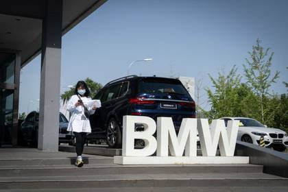 En BMW Brilliance, la asociación con un fabricante chino, cerca de un cuarto de los trabajadores continúa en sus casas (Giulia Marchi for The New York Times)