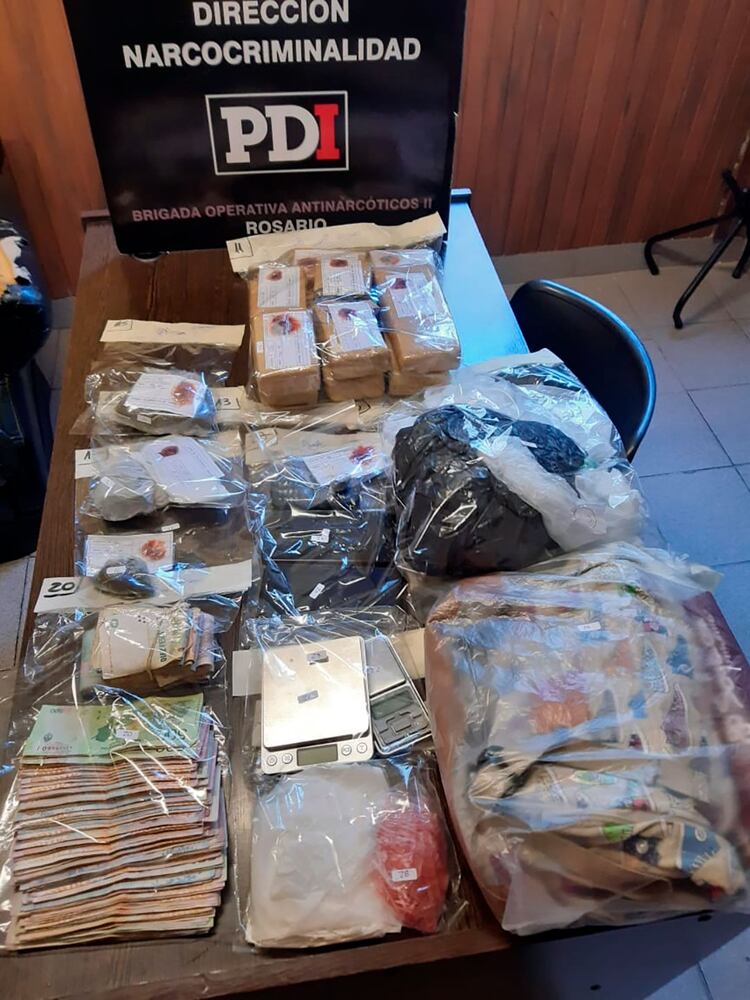 Los elementos secuestrados por la Brigada Antinarcóticos de la Policía de Investigaciones (PDI)