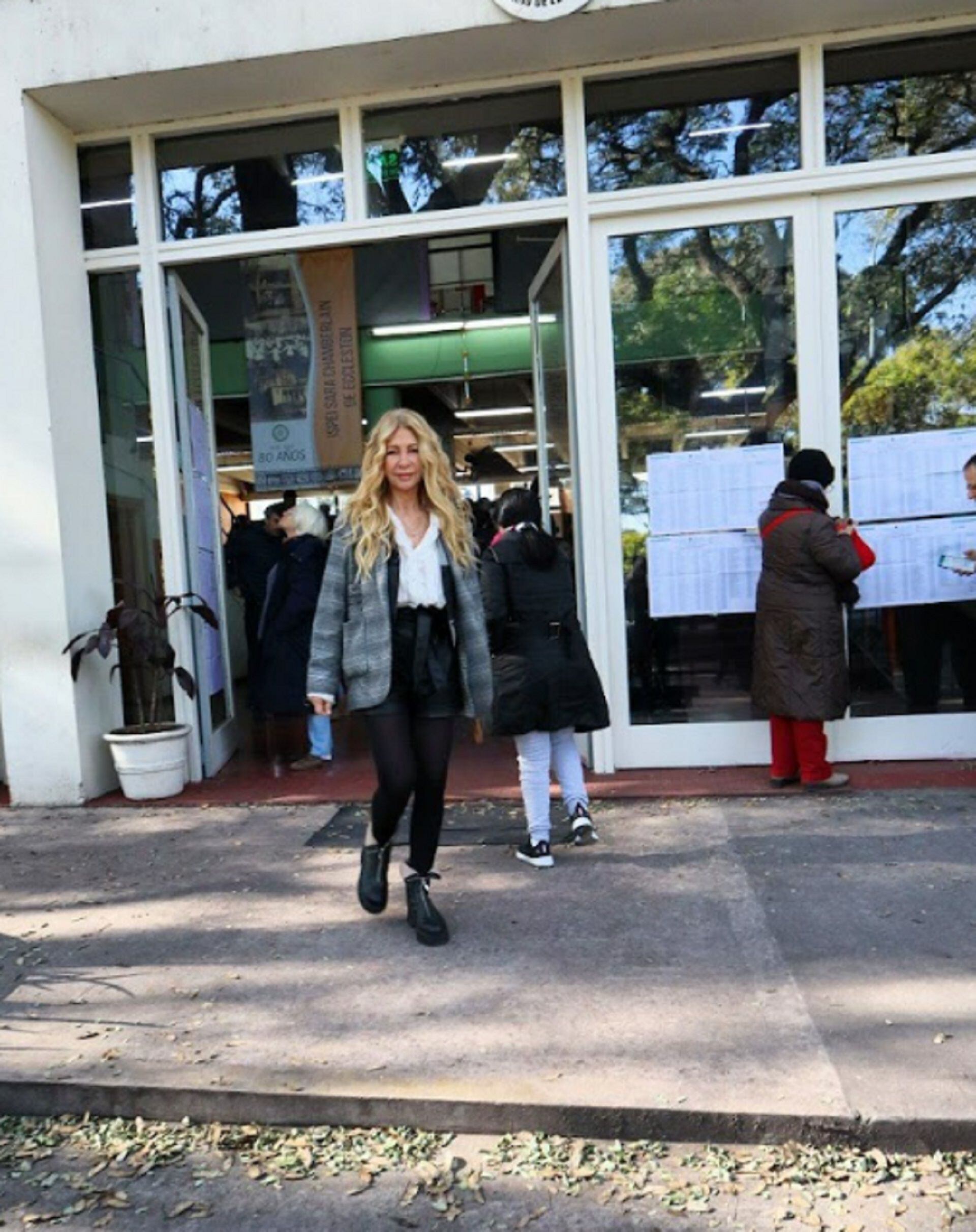 Cris Morena cumplió con su deber con un look súper canchero (Teleshow)