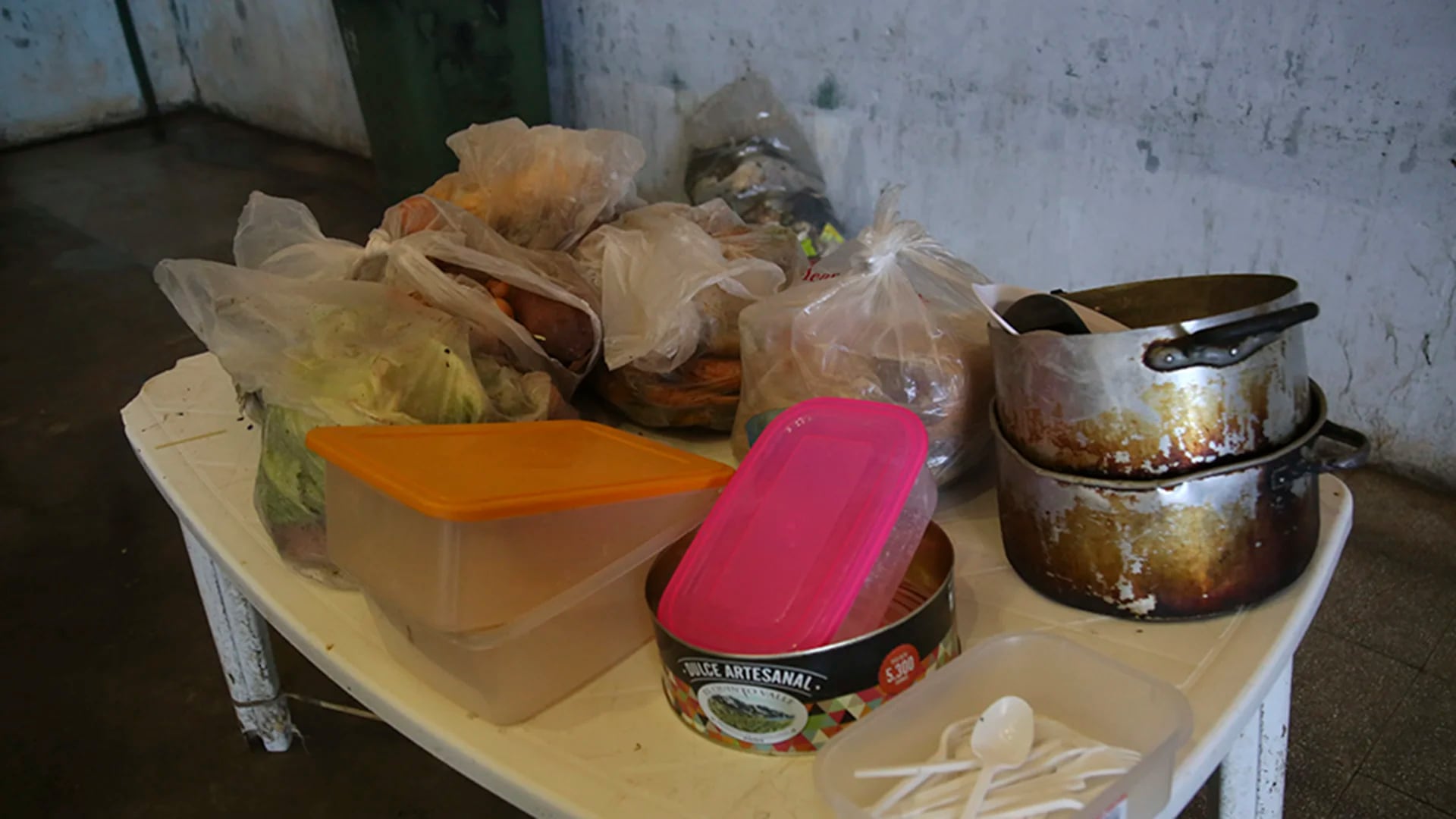 Los presos se niegan a recibir comida de la cocina de Marcos Paz. Una inspección detectó insectos y podredumbre.