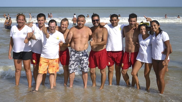 Juan Riquelme va a hace diez años a la playa integrada, participa de carreras de 4000 metros en aguas abiertas 