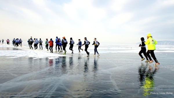 La Baikal Ice Marathon se lleva a cabo en el lago Baikal, en Siberia.