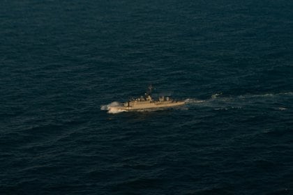 La actividad de control naval sobre las 200 millas se complementa entre unidades de superficie y aeronaves