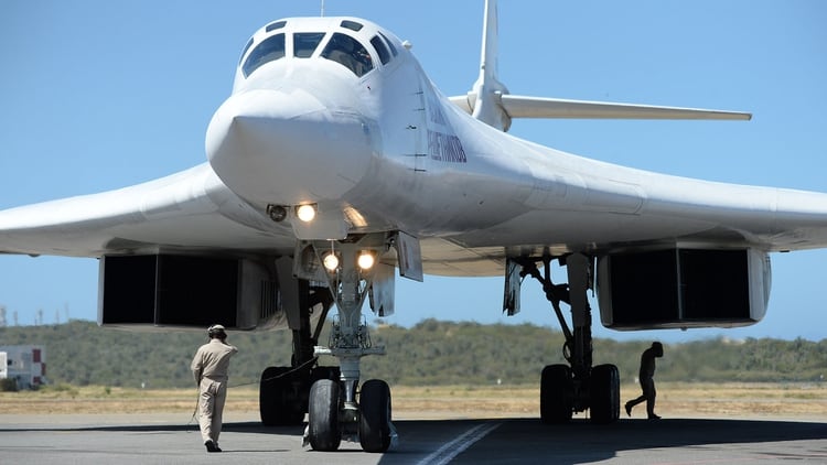 El Tu-160 es el avión militar más grande de la historia (AFP)