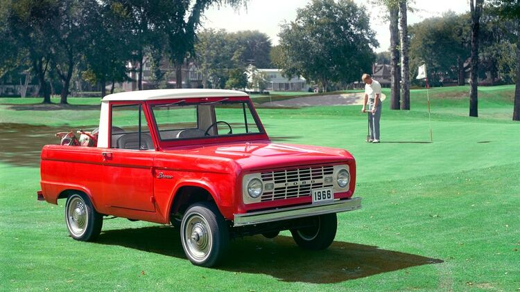 Así fue la primera Ford Bronco que salió en 1966.