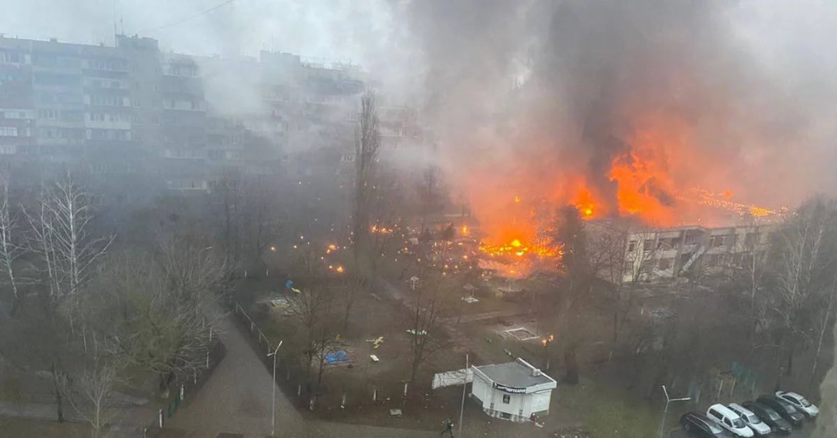 Schianto in elicottero vicino a un asilo in Ucraina: i morti sono almeno 18, compreso il ministro dell’Interno