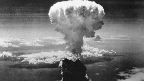 El 6 agosto de 1945 y hasta el 9 agosto de ese año se produjo el ataque nuclear sobre Hiroshima y Nagasaki.
