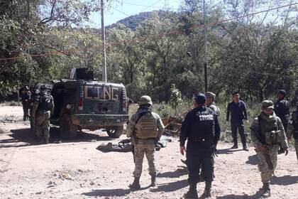 Una camioneta con las iniciales CJNG en Guerrero (Foto: Vocero Roberto Álvarez Heredia)