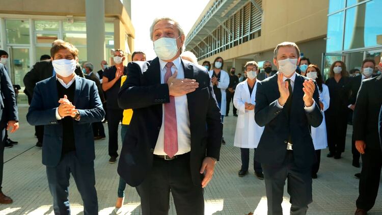 Alberto Fernández en un hospital de Esteban Echeverría