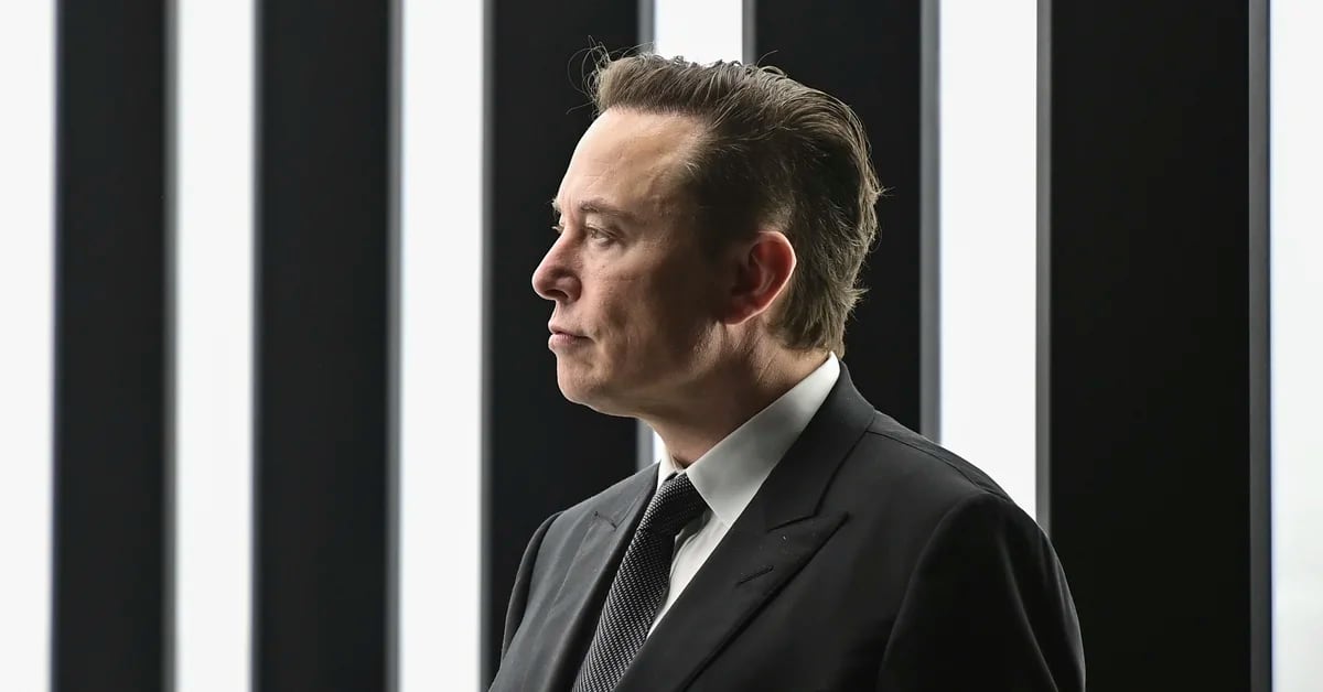 Elon Musk screamed for several minutes while taking the stage at Dave Chappelle’s show