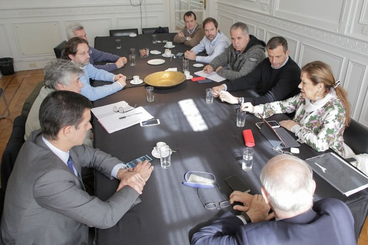 Roberto Lavagna junto a los principales dirigentes de su espacio político