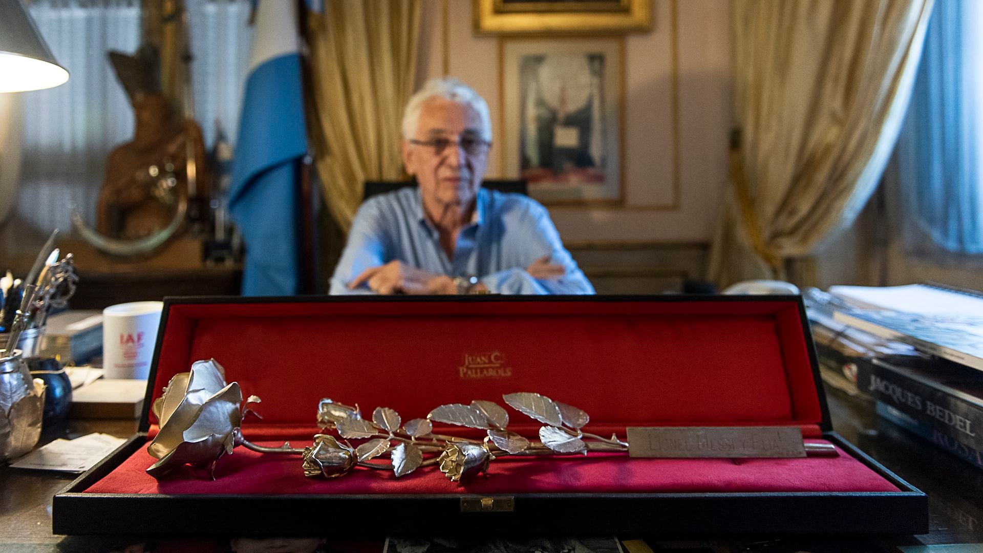 Empezó a trabajar como un juego y se convirtió en el mejor en lo suyo: Juan  Carlos Pallarols, el orfebre que brilla en el mundo - Infobae