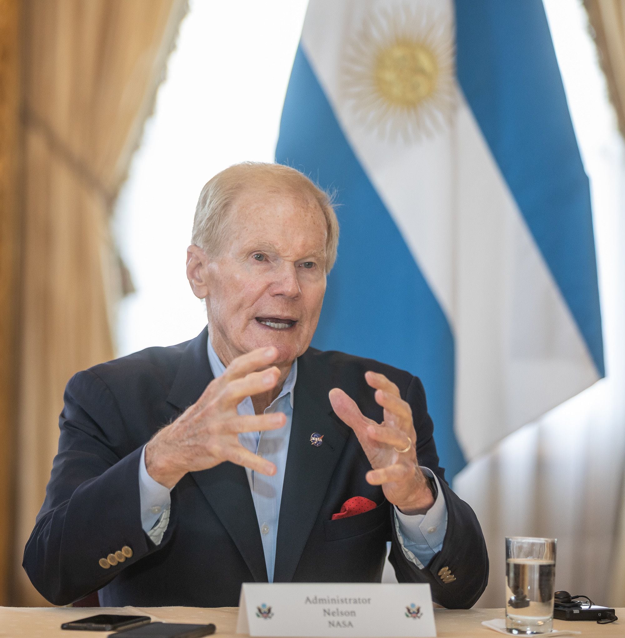 Bill Nelson, director de la NASA llegó a la Argentina para avanzar en acuerdos de cooperación espacial