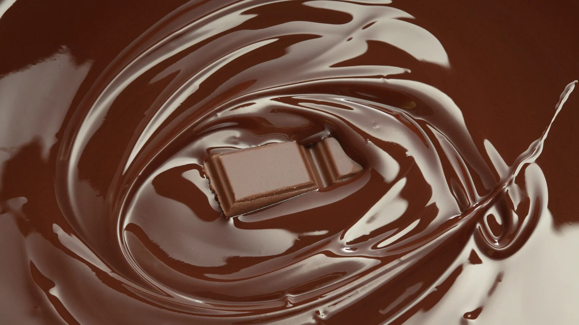 El chocolate otorga múltiples beneficios para la salud, aunque la ingesta debe ser moderada (Shutterstock)