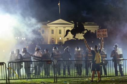 Disturbios cerca a la Casa Blanca. REUTERS/Jonathan Ernst