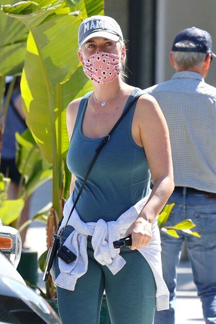 El particular look de Katy Perry. La cantante -que en agosto del año pasado fue madre de Daisy Dove, fruto de su relación con Orlando Bloom- lució una gorra con la inscripción "mama"