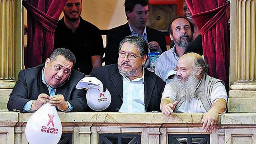 Luis D’Elía junto a Fernando “Chino” Navarro y Emilio Pérsico, los dos referentes del Movimiento Evita, que rompieron con el kirchnerismo (Foto 1 de marzo de 2013, Clarín)