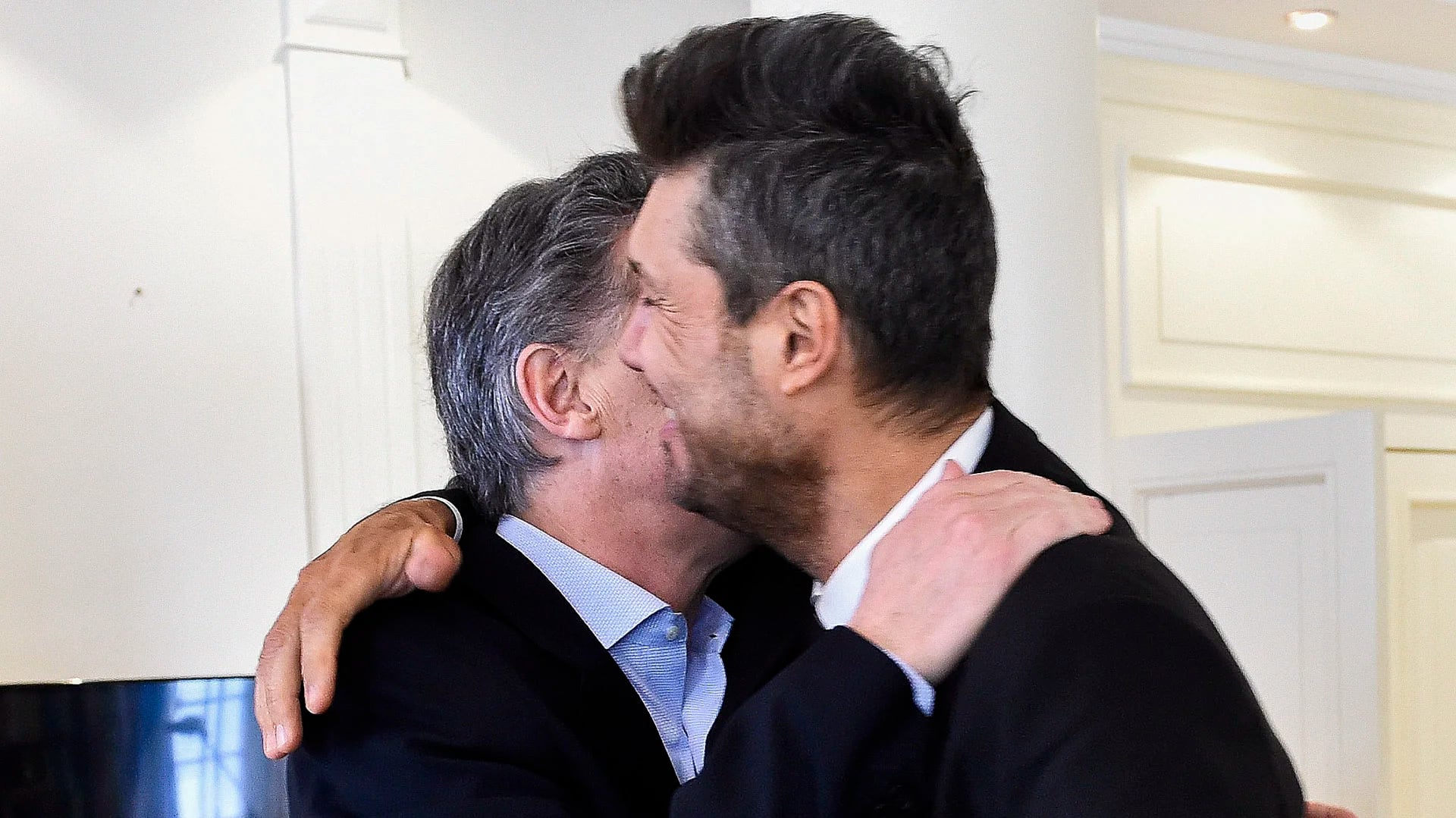 ¿El abrazo de la paz? Macri y Tinelli, juntos en Olivos (Foto: Presidencia) (Presidencia)