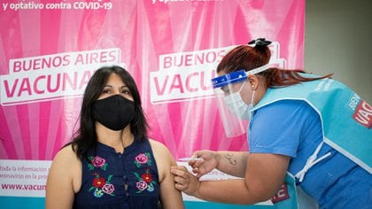 En provincia de Buenos Aires, el 15,9% de la población ya recibió la primera dosis. Se aplicaron 273.558 como segunda dosis, según el Ministerio de Salud bonaerense  