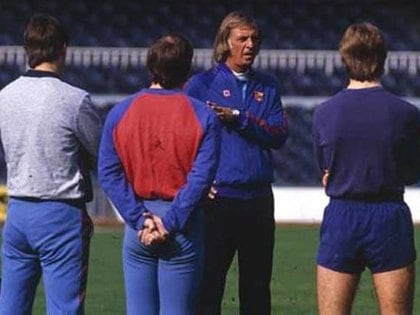 El técnico argentino Cesar Luis Menotti en un entrenamiento con el Fútbol Club Barcelona en 1983.