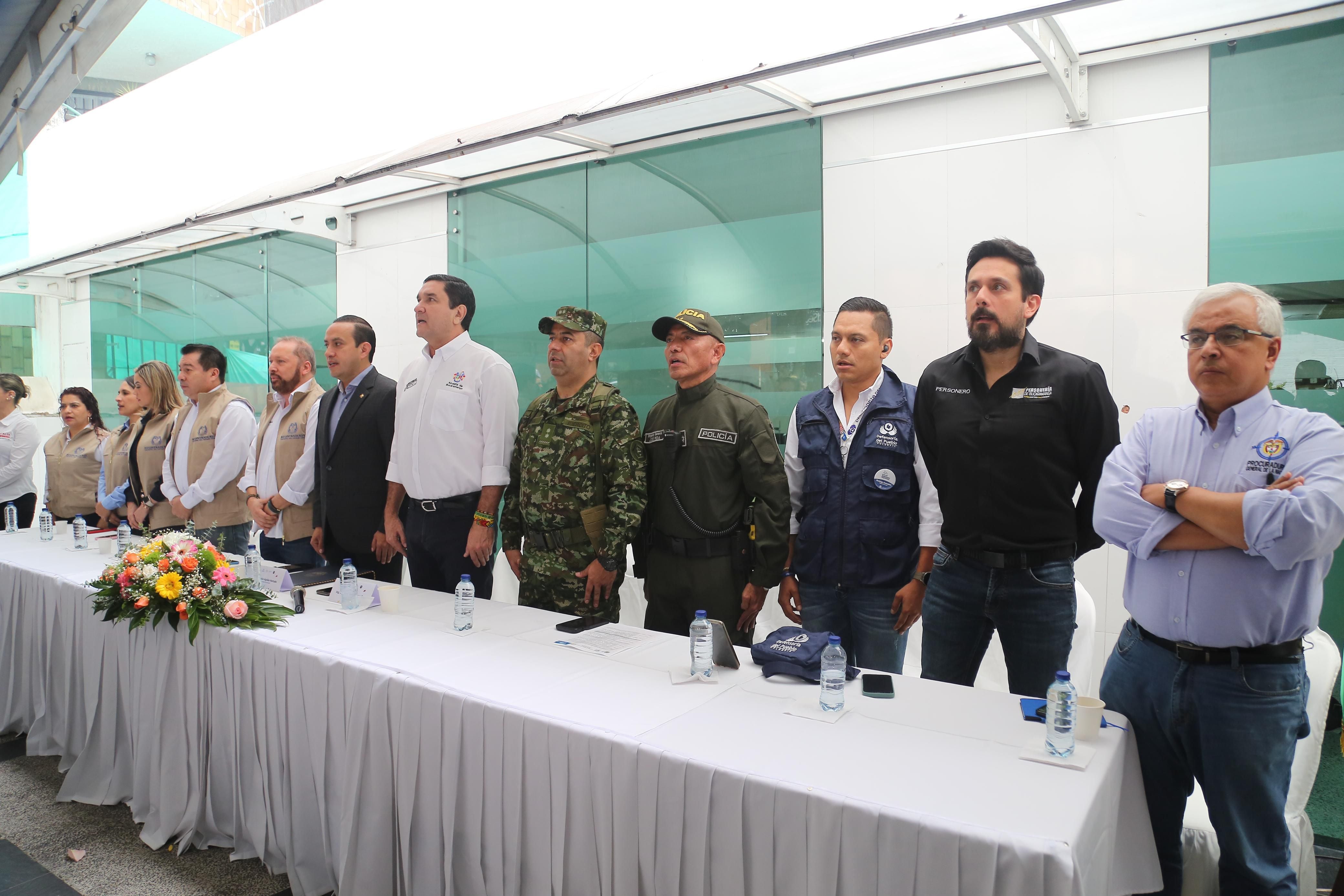 Apertura de las elecciones en la ciudad de Bucaramanga por parte de las autoridades locales - crédito Colprensa