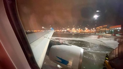 Así lucía el aeropuerto ruso cuando aterrizó el avión de Aerolíneas Argentinas