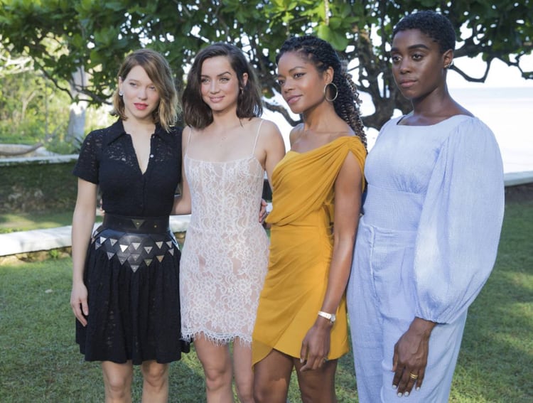 De izquierda a derecha: las actrices Lea Seydoux, Ana de Armas, Naomie Harris y Lashana Lynch, en la presentación del cartel de la última entrega de la saga de James Bond, en Jamaica, este jueves. LEO HUDSON (AP)