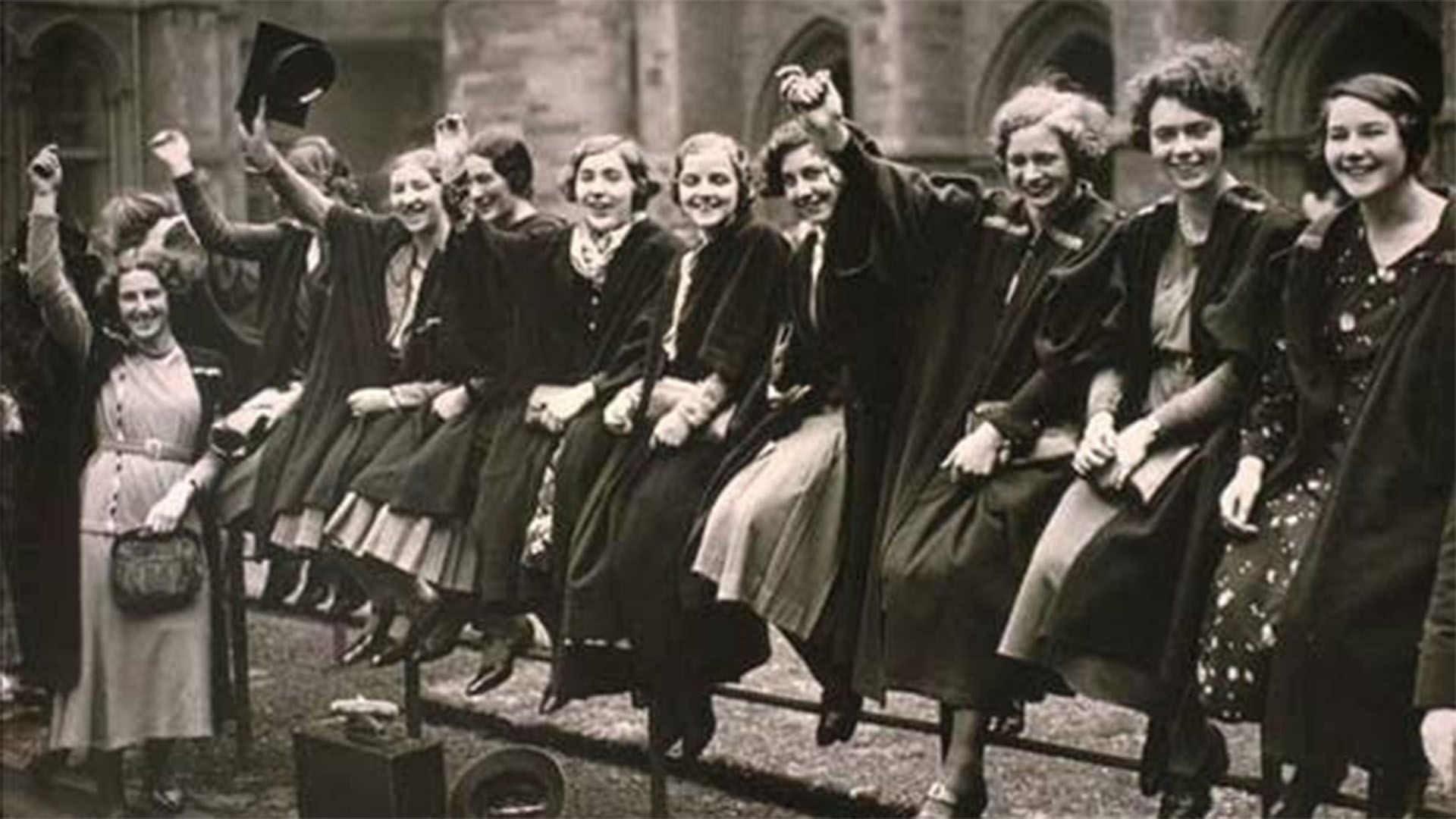 En 1910, durante la Segunda Conferencia Internacional de Mujeres Trabajadoras celebrada en Copenhague (Dinamarca) más de 100 mujeres aprobaron declarar el 8 de marzo como Día Internacional de la Mujer Trabajadora.