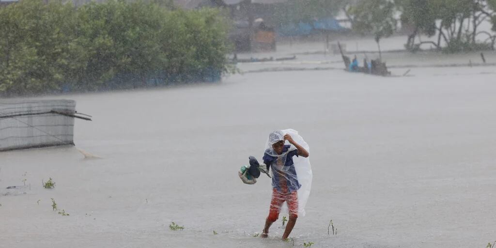 Las fuertes lluvias en India provocaron un derrumbe en una cantera que dejó 13 muertos y 16 desaparecidos