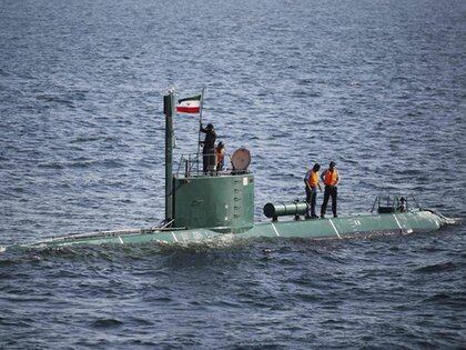 Cada vez son más las tensiones en el Estrecho de Ormuz con buques de la Armada iraní (Reuters)