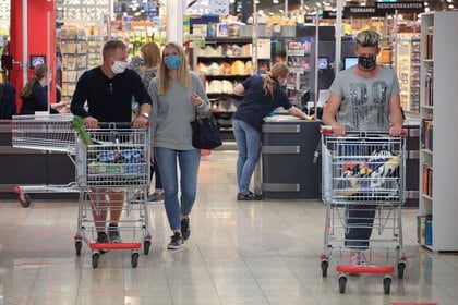 FOTO DE ARCHIVO: Un supermercado en Bad Honnef, cerca de Bonn, Alemania, el 27 de abril de 2020. REUTERS/Wolfgang Rattay/Archivo Foto