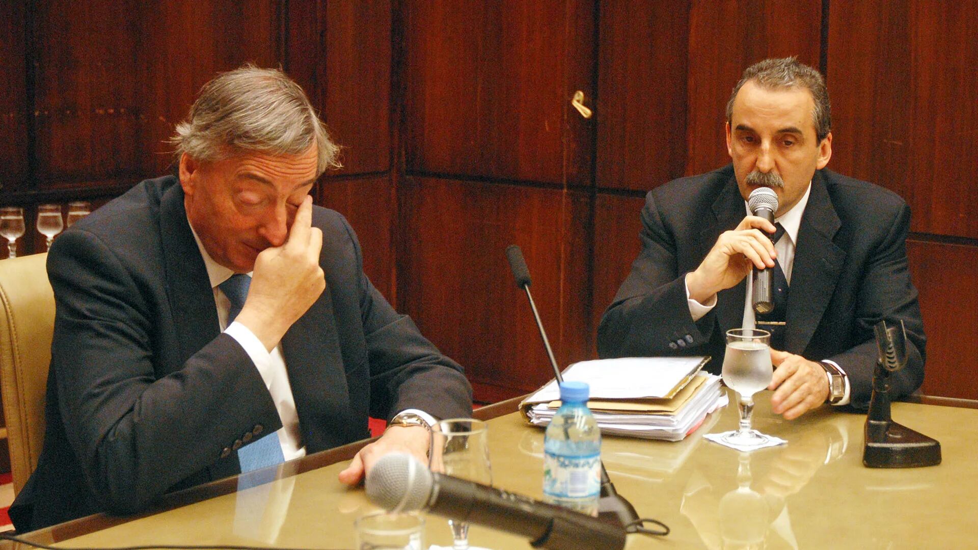 El ex presidente Néstor Kirchner, junto al ex secretario de Comercio, Guillermo Moreno. (NA)