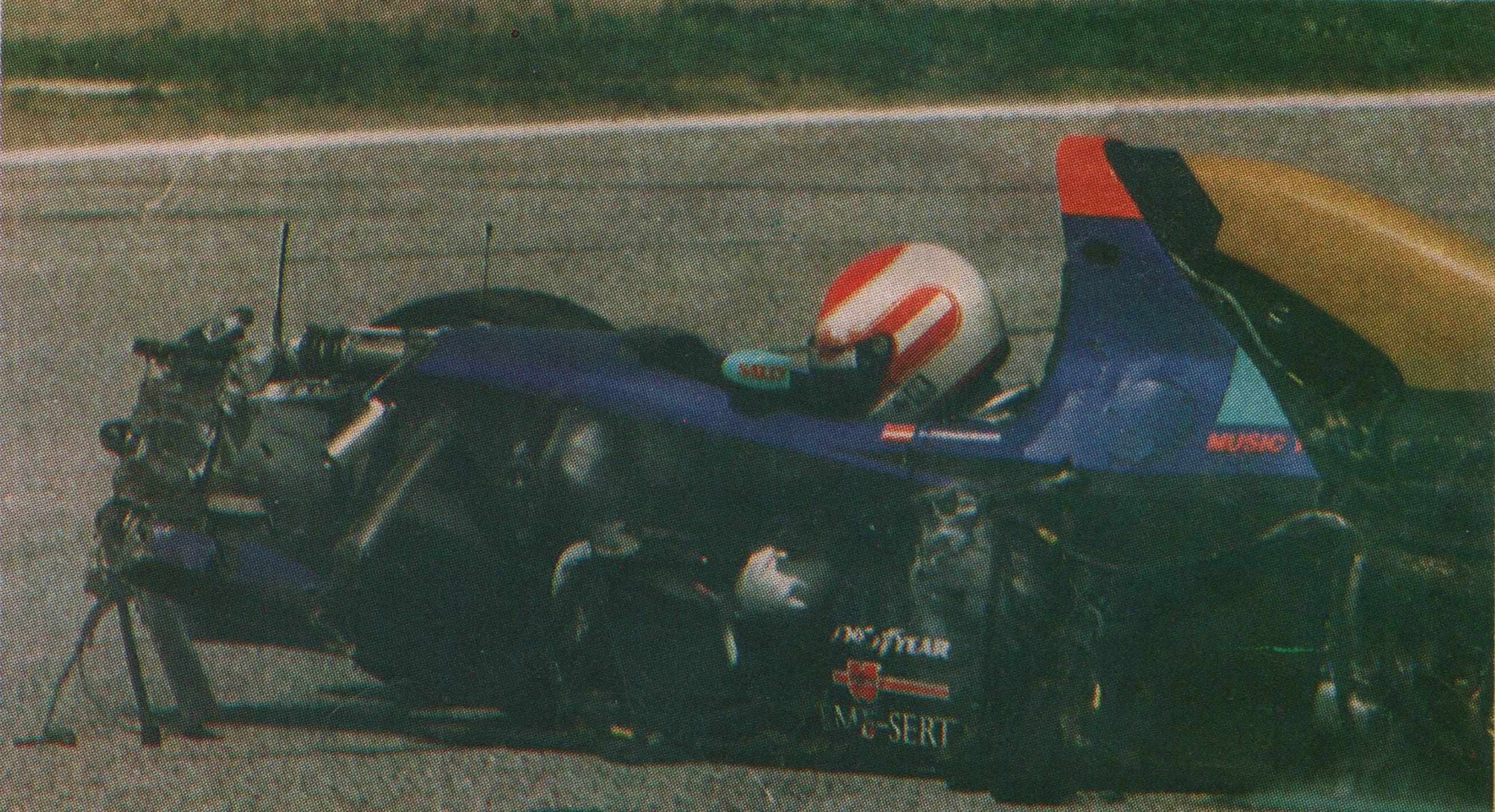 Ratzenberger luego del fatal accidente (Archivo CORSA).