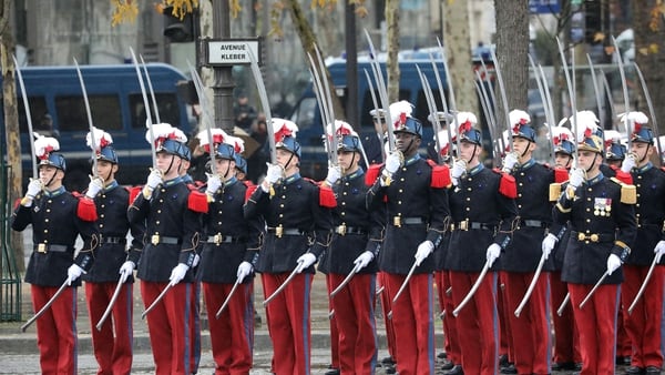 Guardia Republicana durante la conmemoración en el Arco del Triunfo (Reuters)