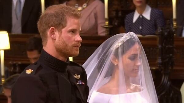 Los novios en el altar