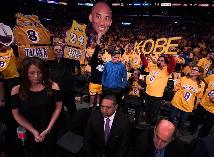 Los fanáticos de Los Angeles Lakers mostraron su amor por Kobe Bryant (USA TODAY Sports)