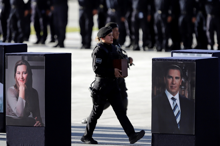 El 24 de diciembre perecieron Martha Érika Alonso, gobernadora de Puebla, y su esposo el senador Rafael Moreno Valle, al desplomarse un helicóptero (Foto: REUTERS)