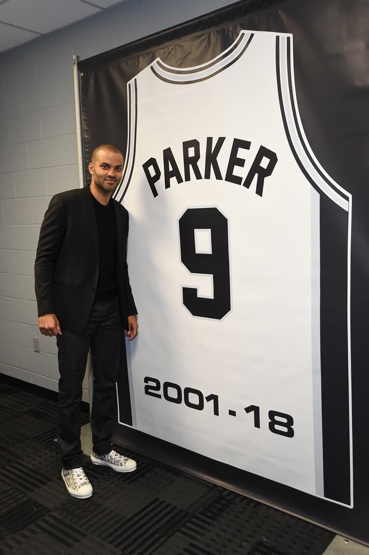 San Antonio Spurs le rindió homenaje a Tony Parker y retiró su camiseta número 9 - (AFP)