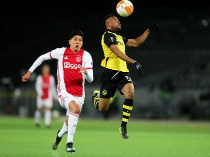 Edson Álvarez vilvió a estar en el 11 titular del Ajax en Europa League (Foto: Arnd Wiegmann/REUTERS)