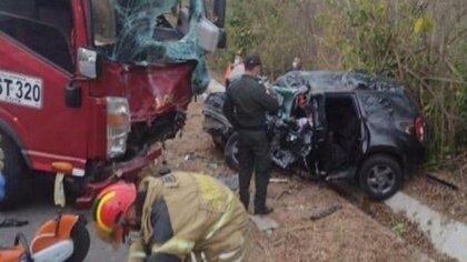 Accidente en el sur del Atlántico entre un furgón y una camioneta dejó dos personas muertas y otras dos gravemente heridas
