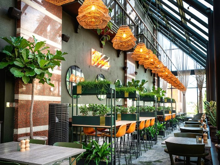 Hoteles sustentables: alojamientos alrededor del mundo que fusionan lujo y ecolog&iacute;a